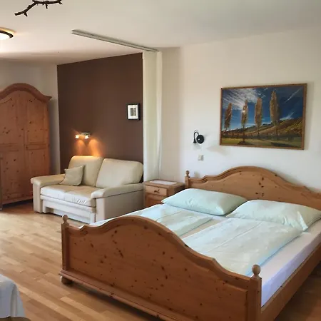 Winzerhof Familie Kloeckl Privatunterkunft *